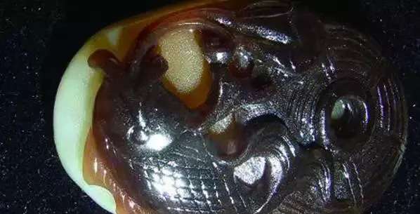 漲知識，玉也能騙人！照玉手電筒照出真相