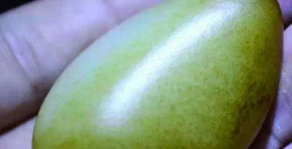 漲知識，玉也能騙人！照玉手電筒照出真相